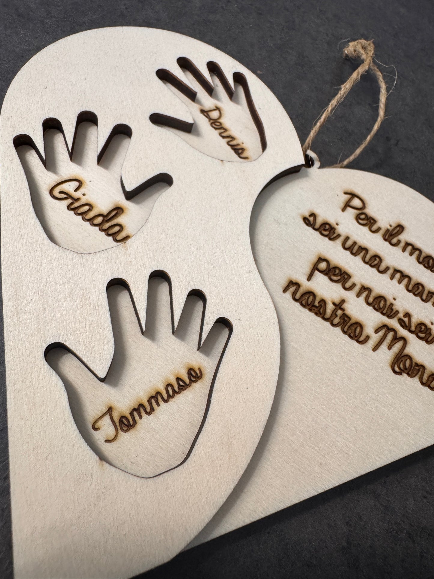Cuore in legno Festa della Mamma con manine 3D ❤️
