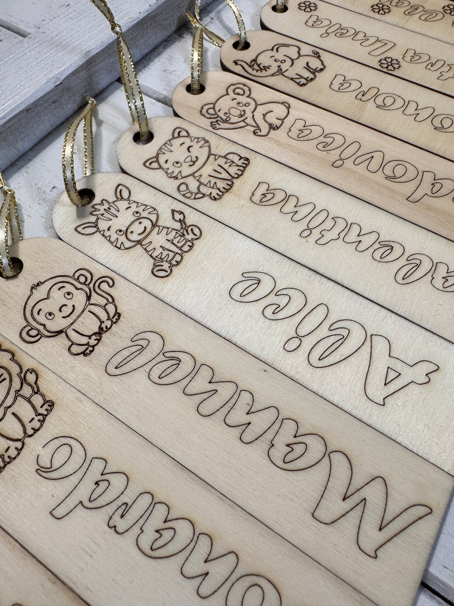 Segnalibro in Legno Personalizzato con Nome e Animaletto