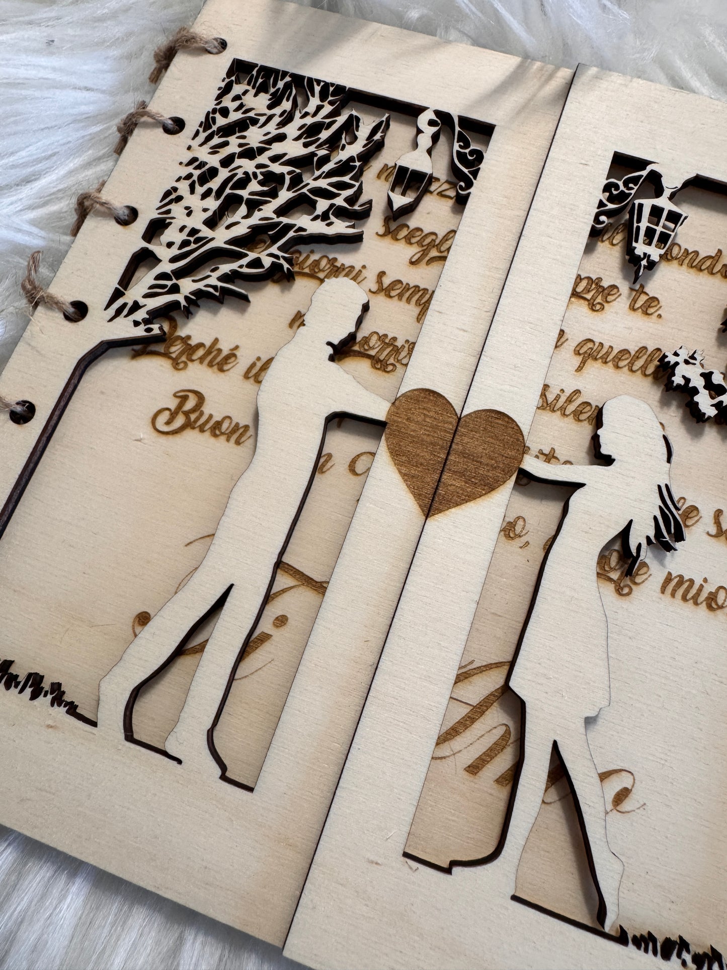 Biglietto d’Amore in Legno Personalizzato 💛