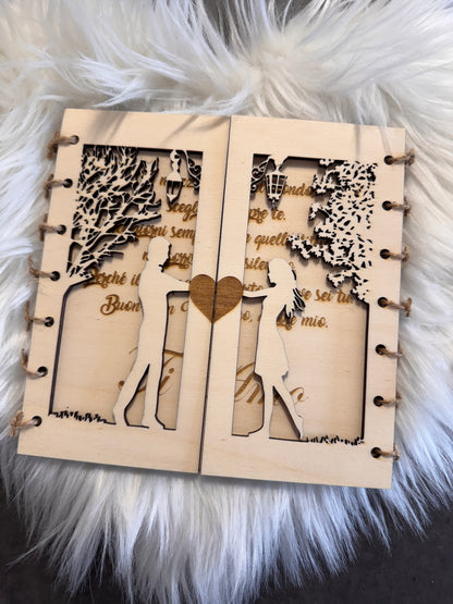 Biglietto d’Amore in Legno Personalizzato 💛
