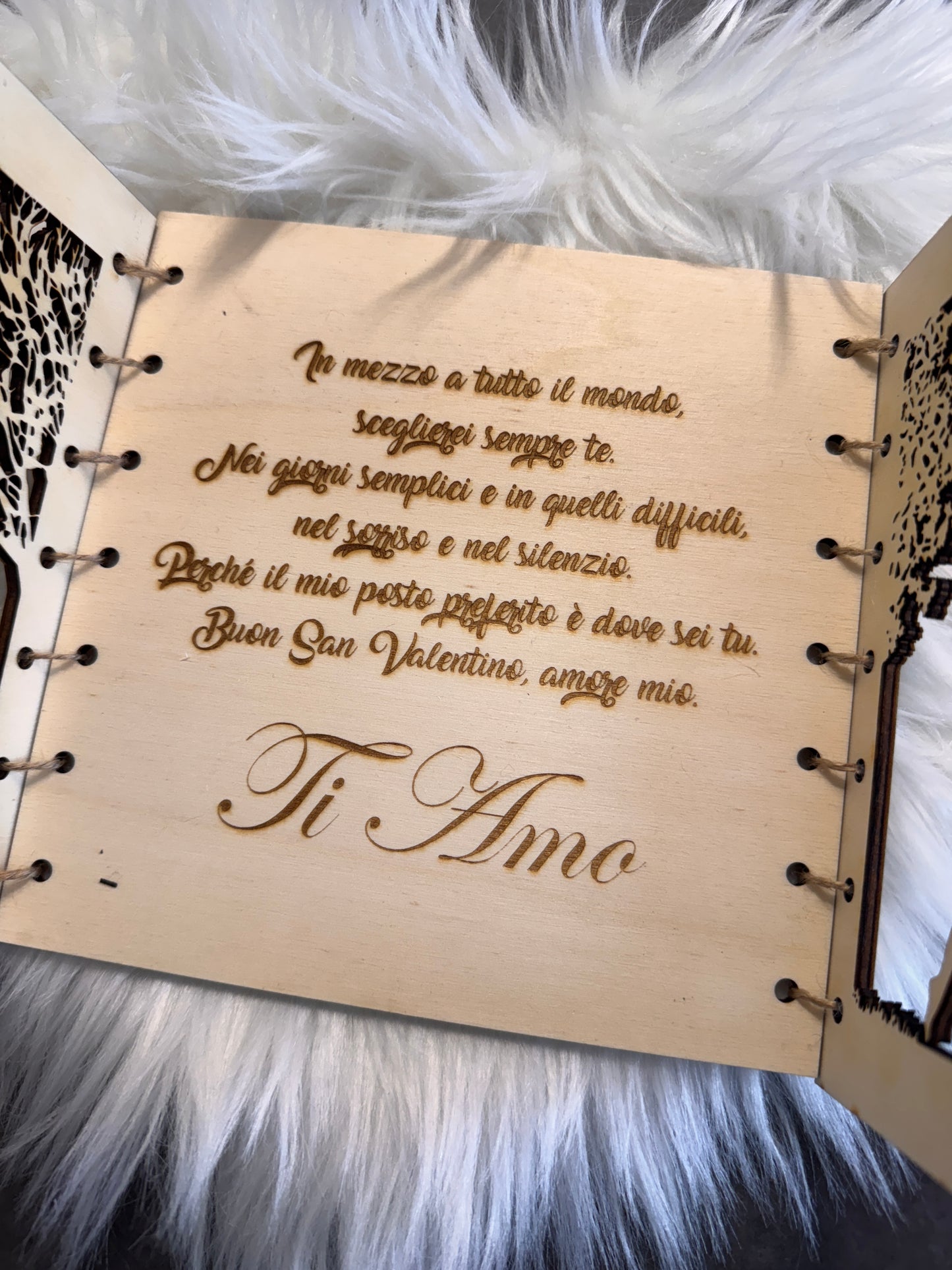 Biglietto d’Amore in Legno Personalizzato 💛