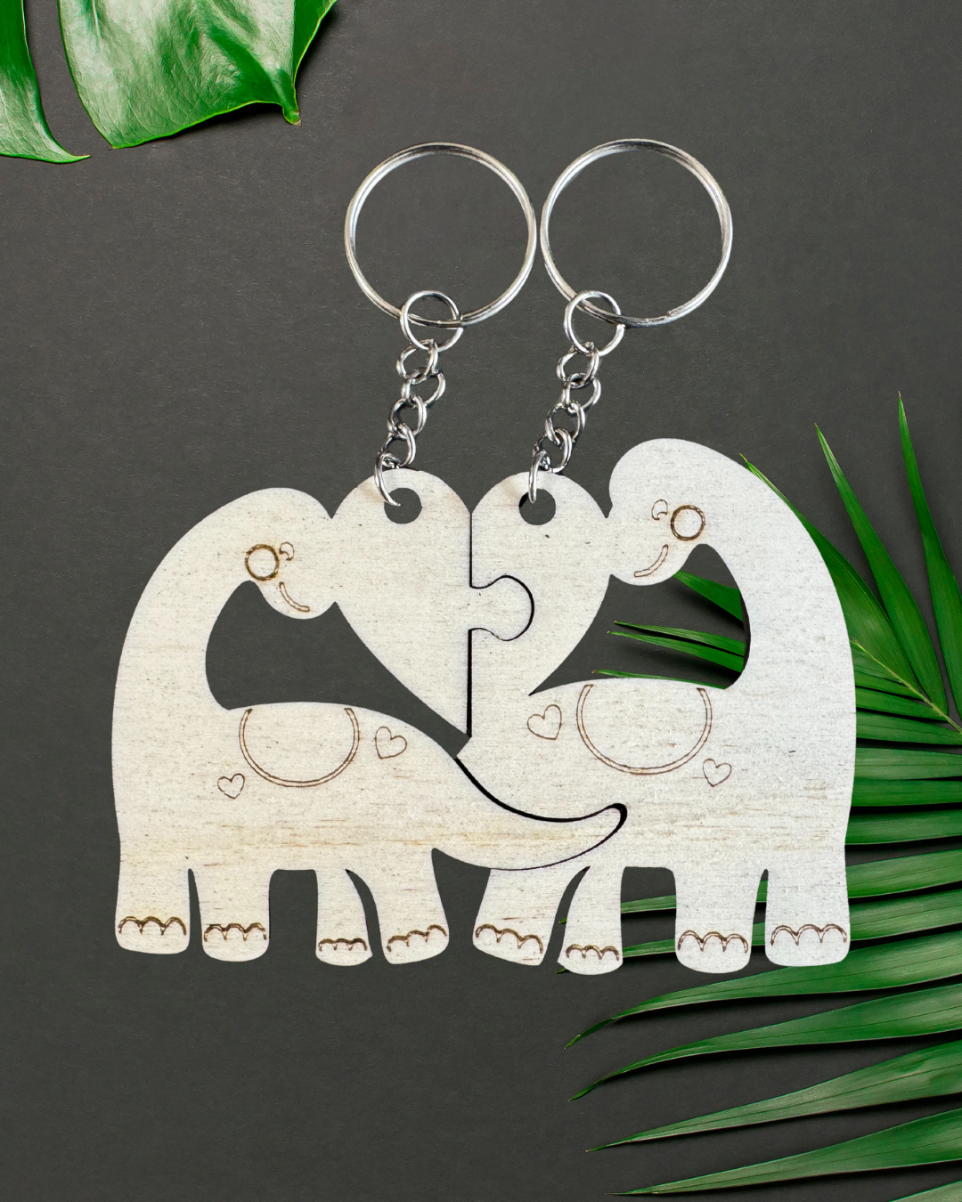 Coppia di portachiavi in legno con animali