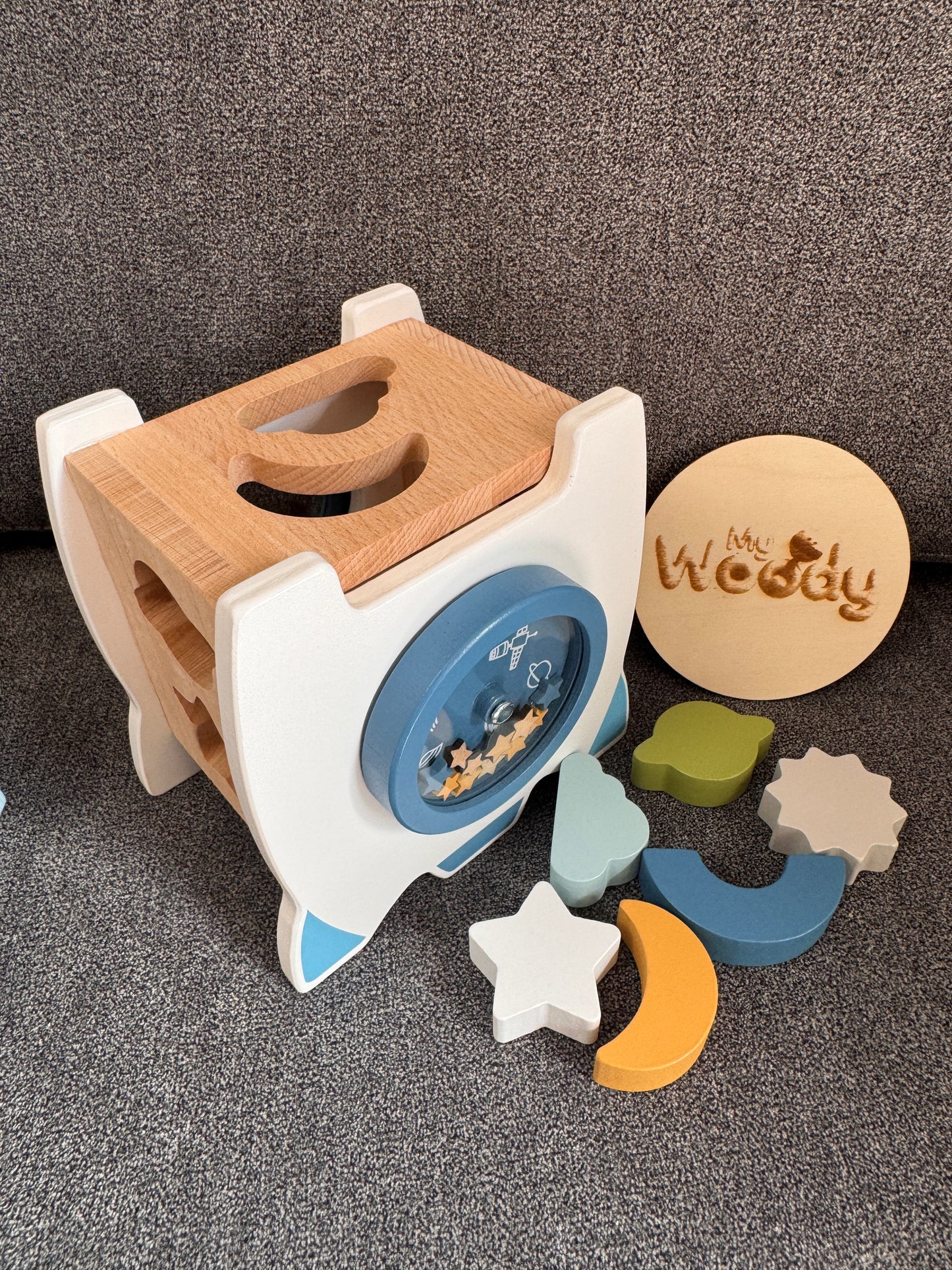 Gioco Montessori "Busy Board Missile sensoriale"
