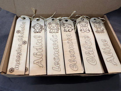 Segnalibro in Legno Personalizzato con Nome e Animaletto
