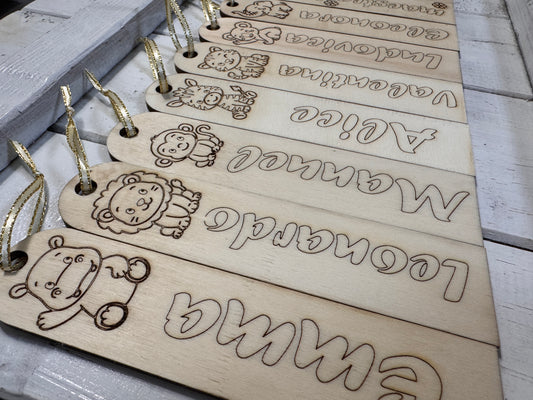 Segnalibro in Legno Personalizzato con Nome e Animaletto