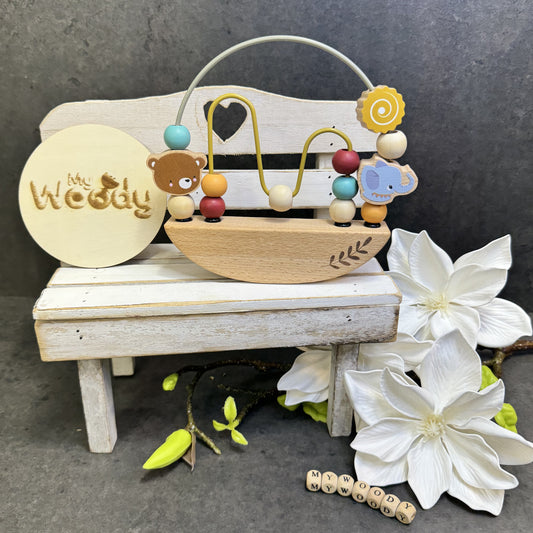 Gioco con perline in legno Montessori