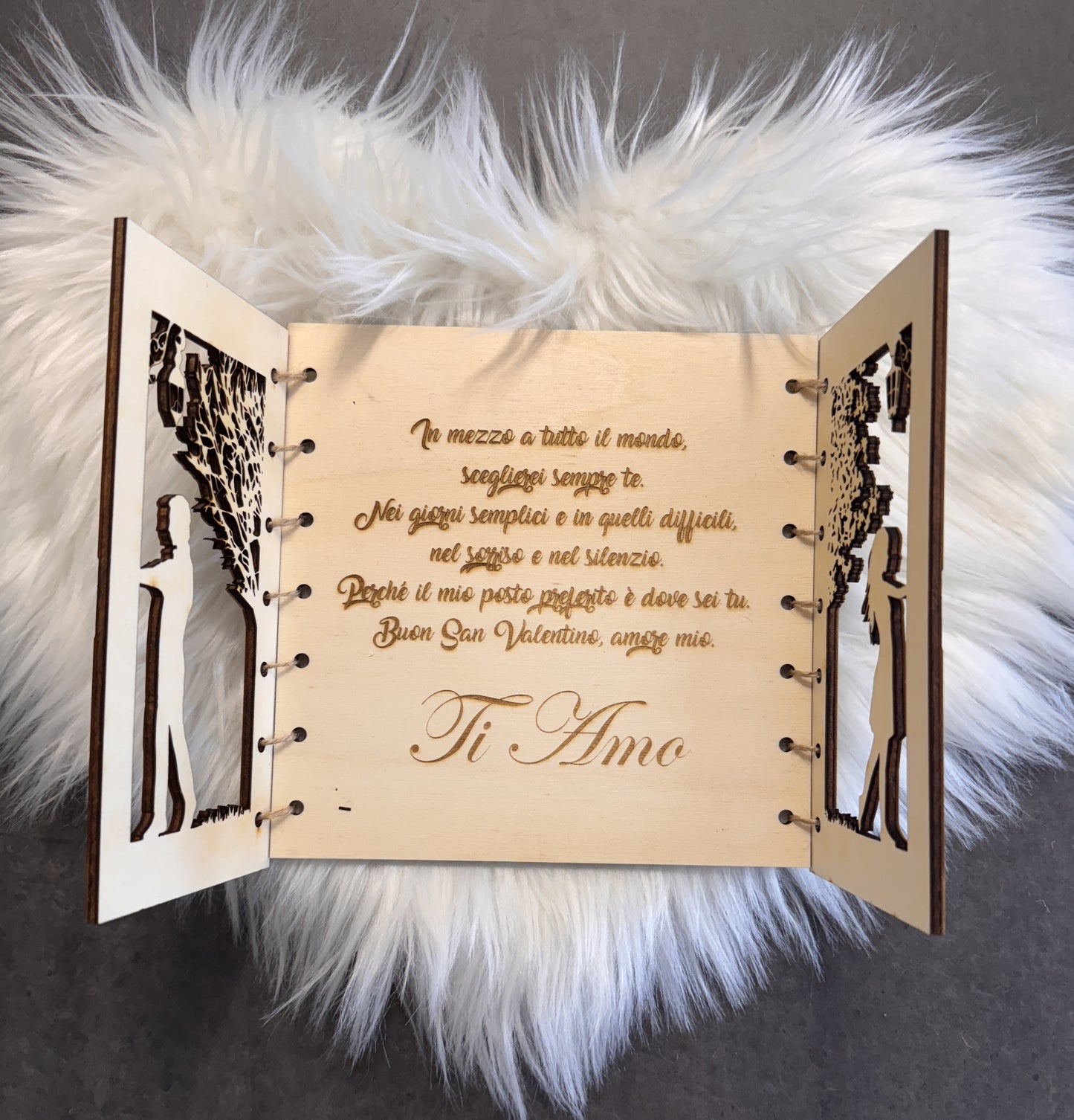 Biglietto d’Amore in Legno Personalizzato 💛