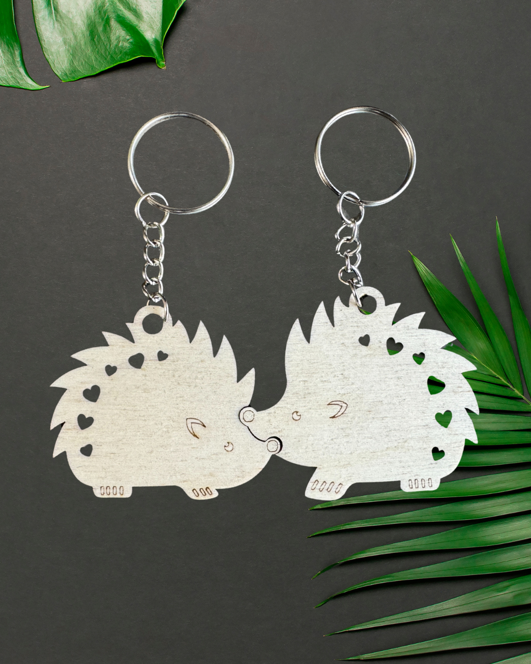 Coppia di portachiavi in legno con animali